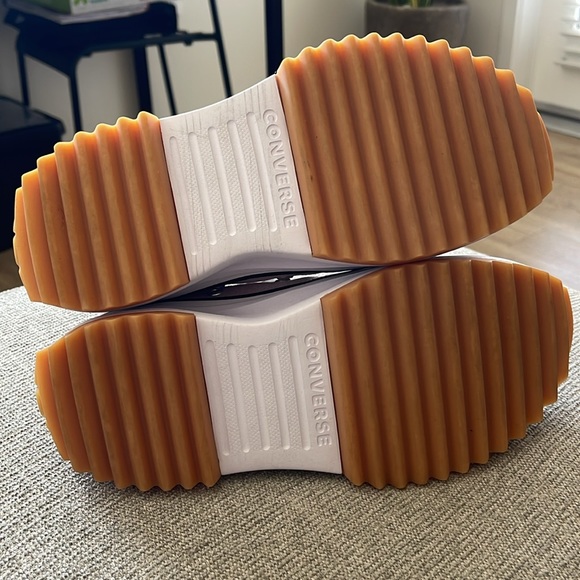 Himalayan Salt Run Star Converse- Size 7 - Picture 5 of 8